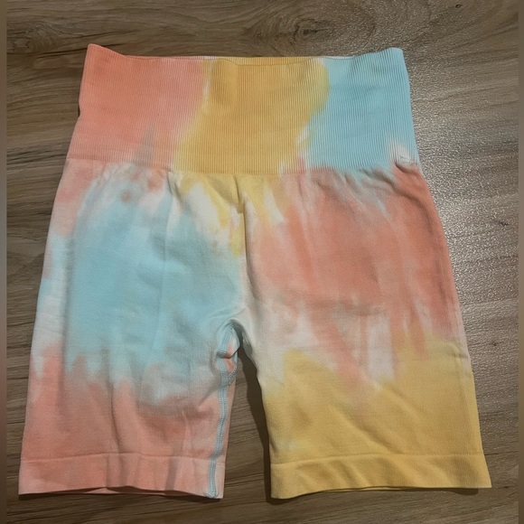 Tie Dye Scrunch Shorts - Picture 2 of 2